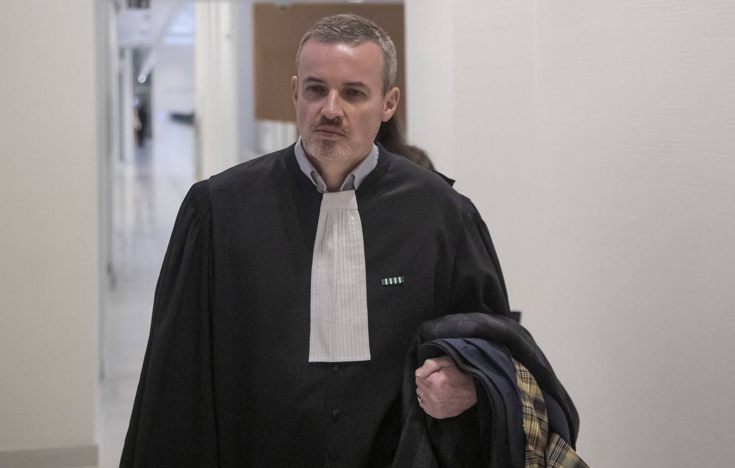 “Me tiró una percha”… El abogado Emmanuel Pierrat juzgado por acoso moral “Me tiró una percha”… El abogado Emmanuel Pierrat juzgado por acoso moral